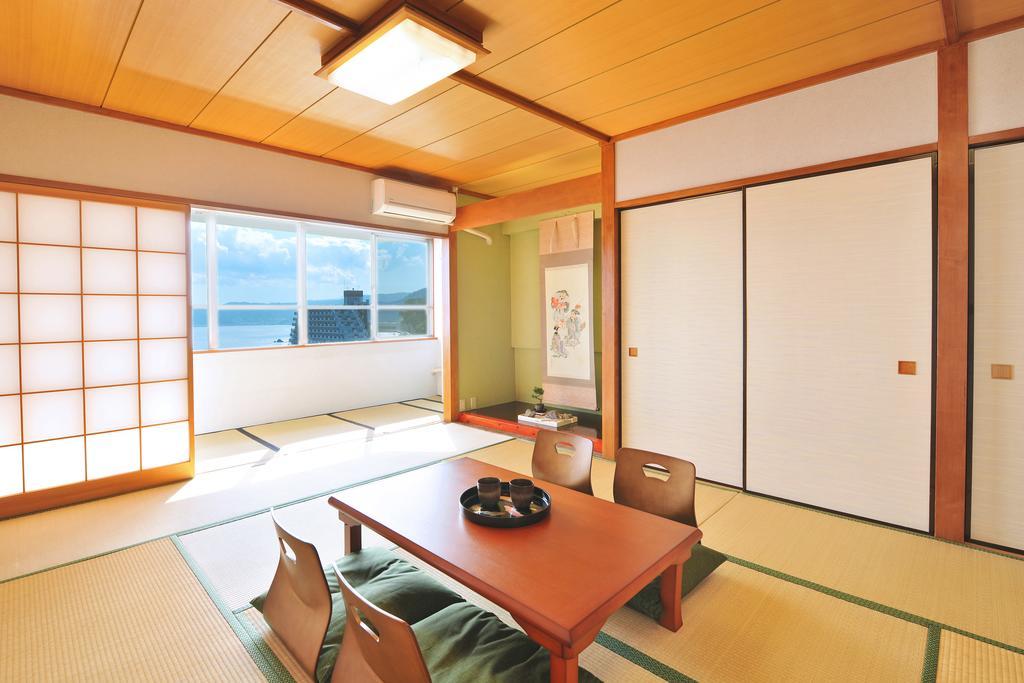 Onsen Hostel Hinoemi Атами Экстерьер фото